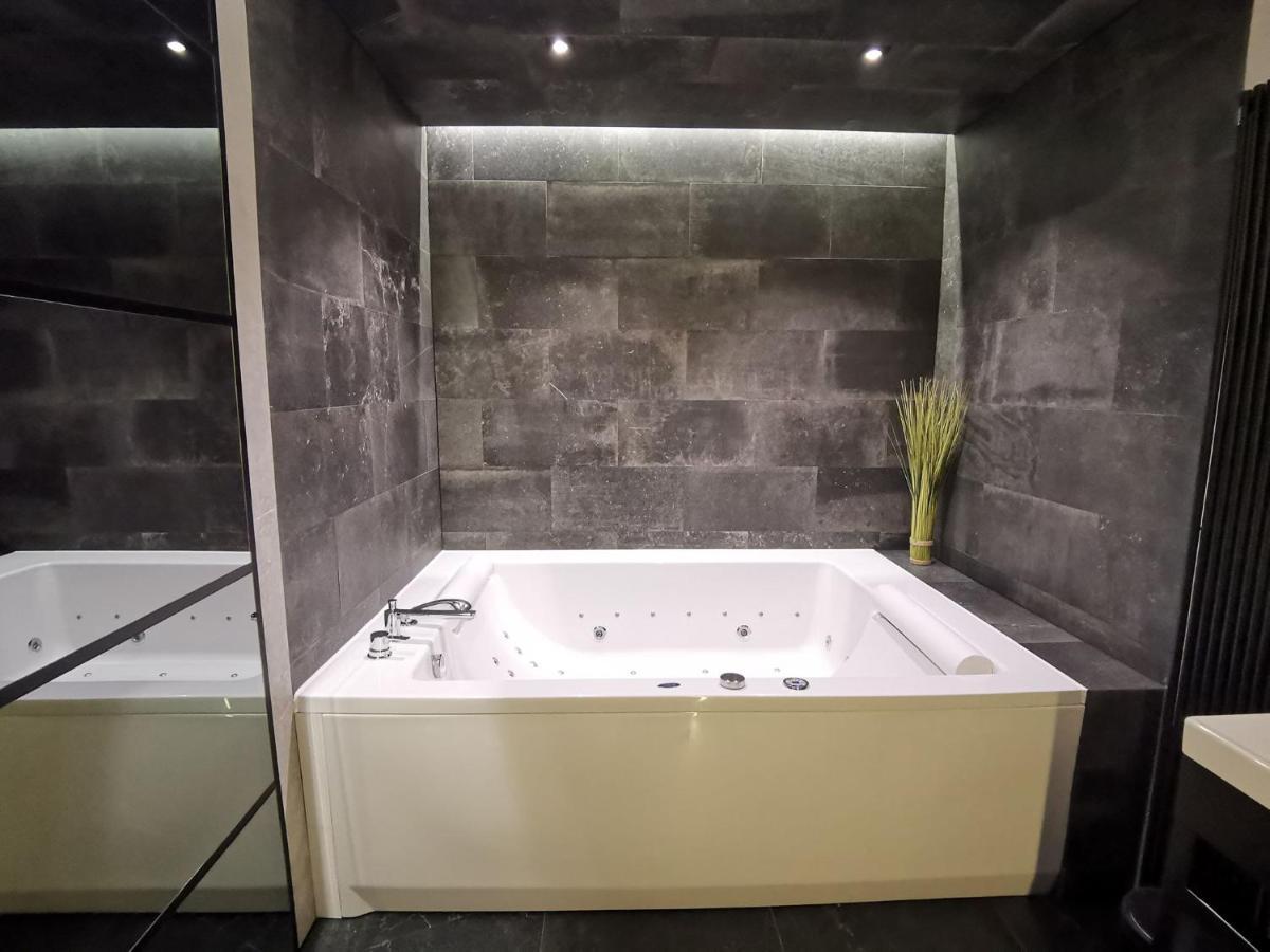 Jacuzzi Apartments Krasków Εξωτερικό φωτογραφία