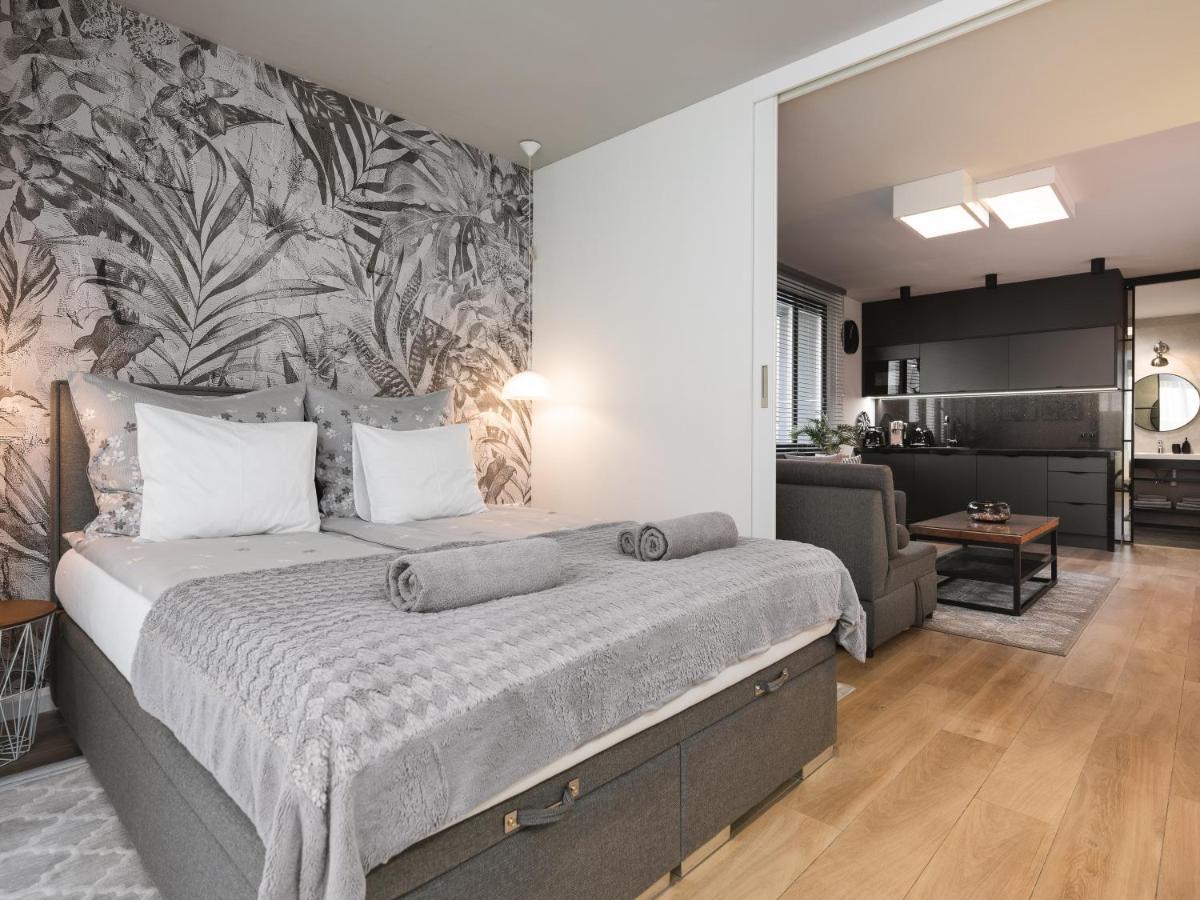 Jacuzzi Apartments Krasków Εξωτερικό φωτογραφία