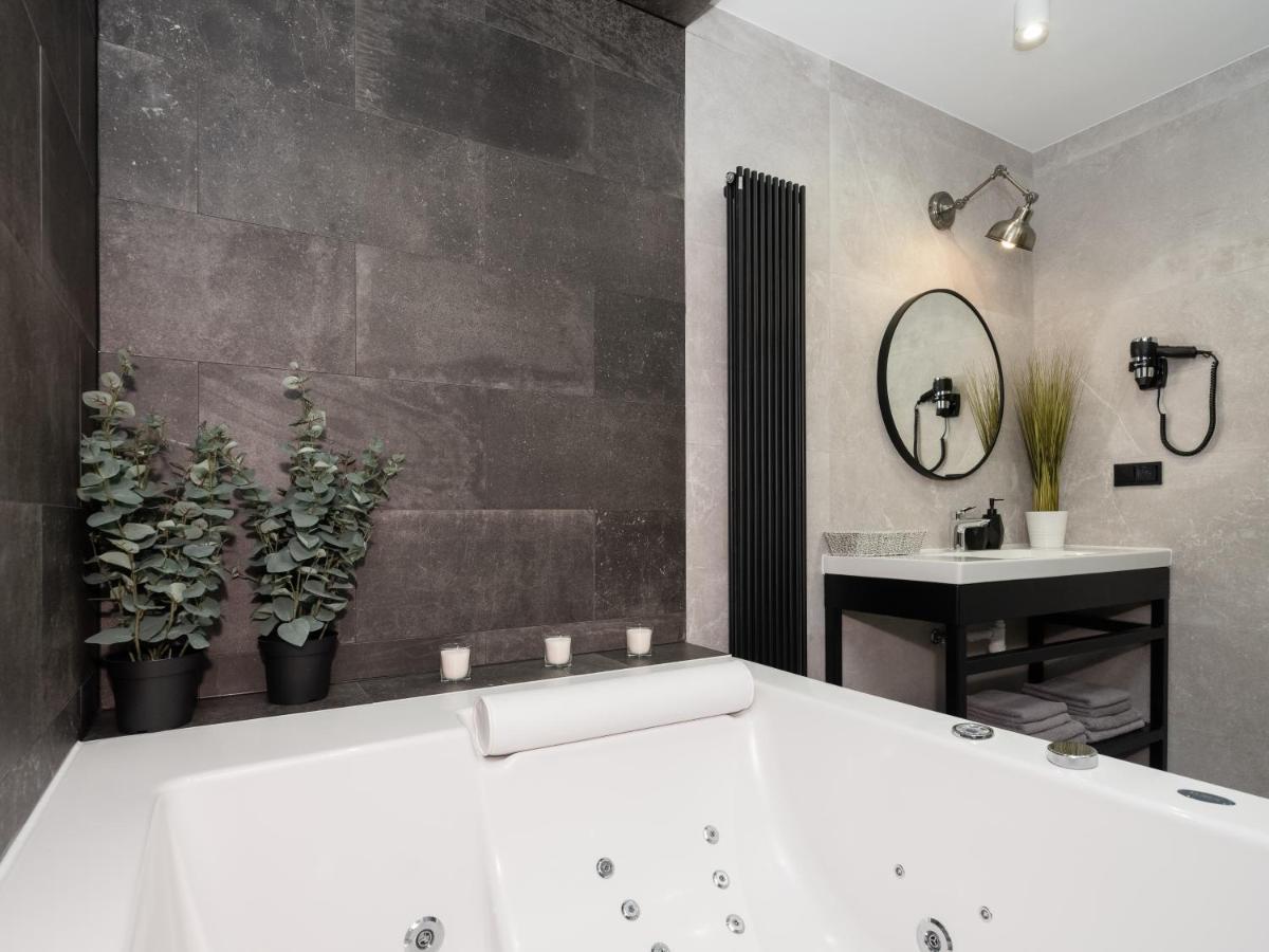 Jacuzzi Apartments Krasków Εξωτερικό φωτογραφία